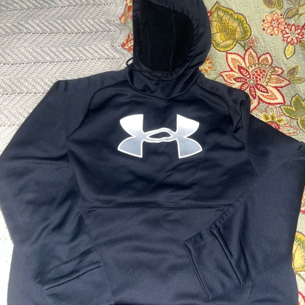 Under Armour women’s black Hoodie
